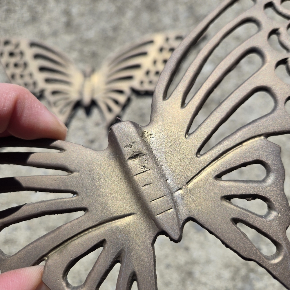 Vintage brass butterfly wall decor pieces mid-century cottage core. Lot Of 3 - Picture 9 of 12